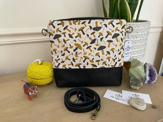 Hartfitz Crossbody